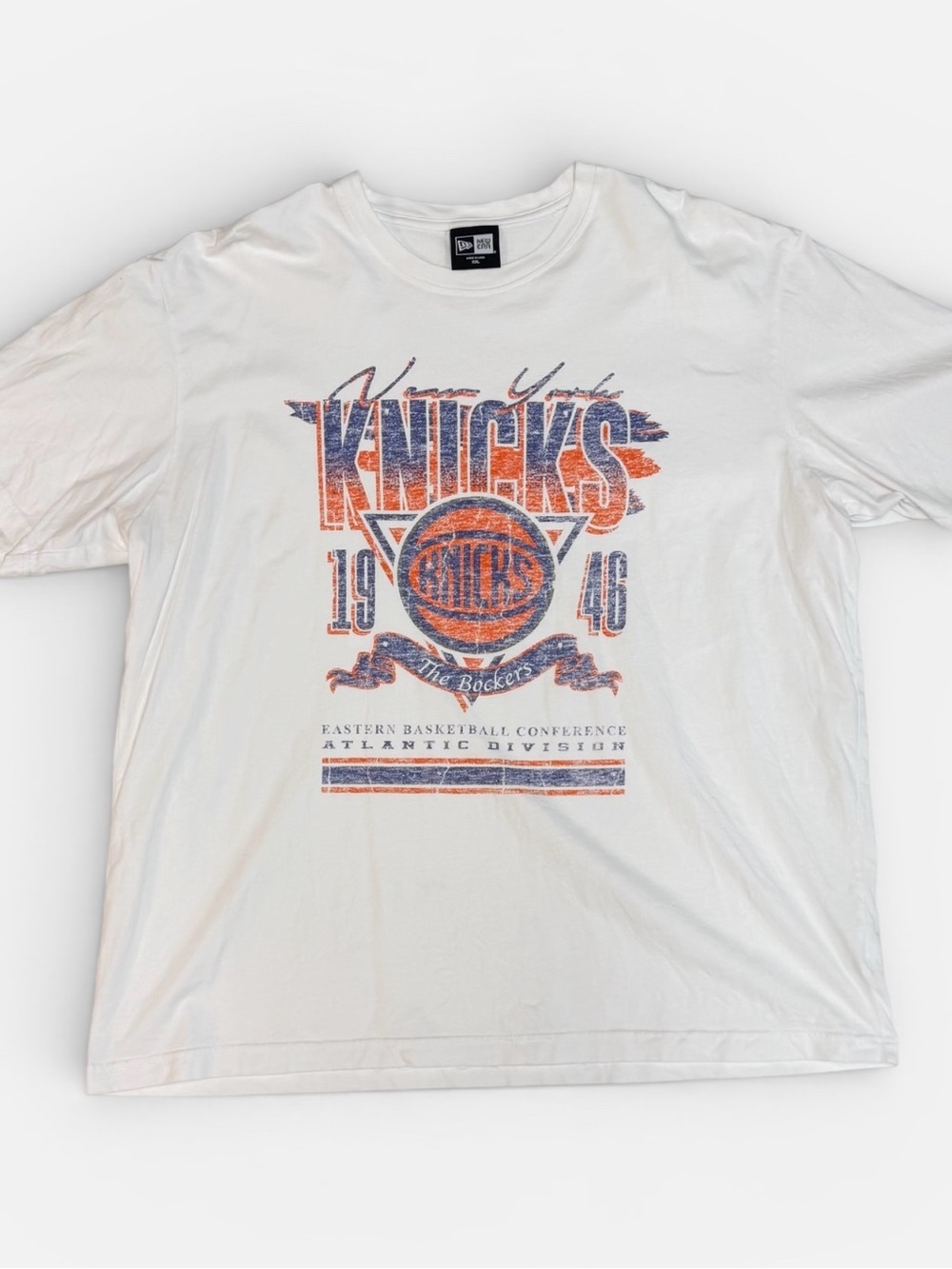 New Era White New York Knicks Graphic Short Sleeve Tee